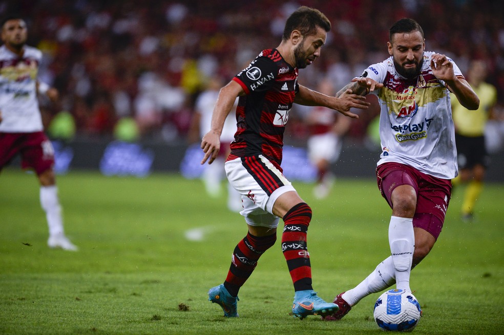 Everton Ribeiro jogou muito pelo Flamengo contra o Tolima — Foto: Marcelo Cortes/Flamengo