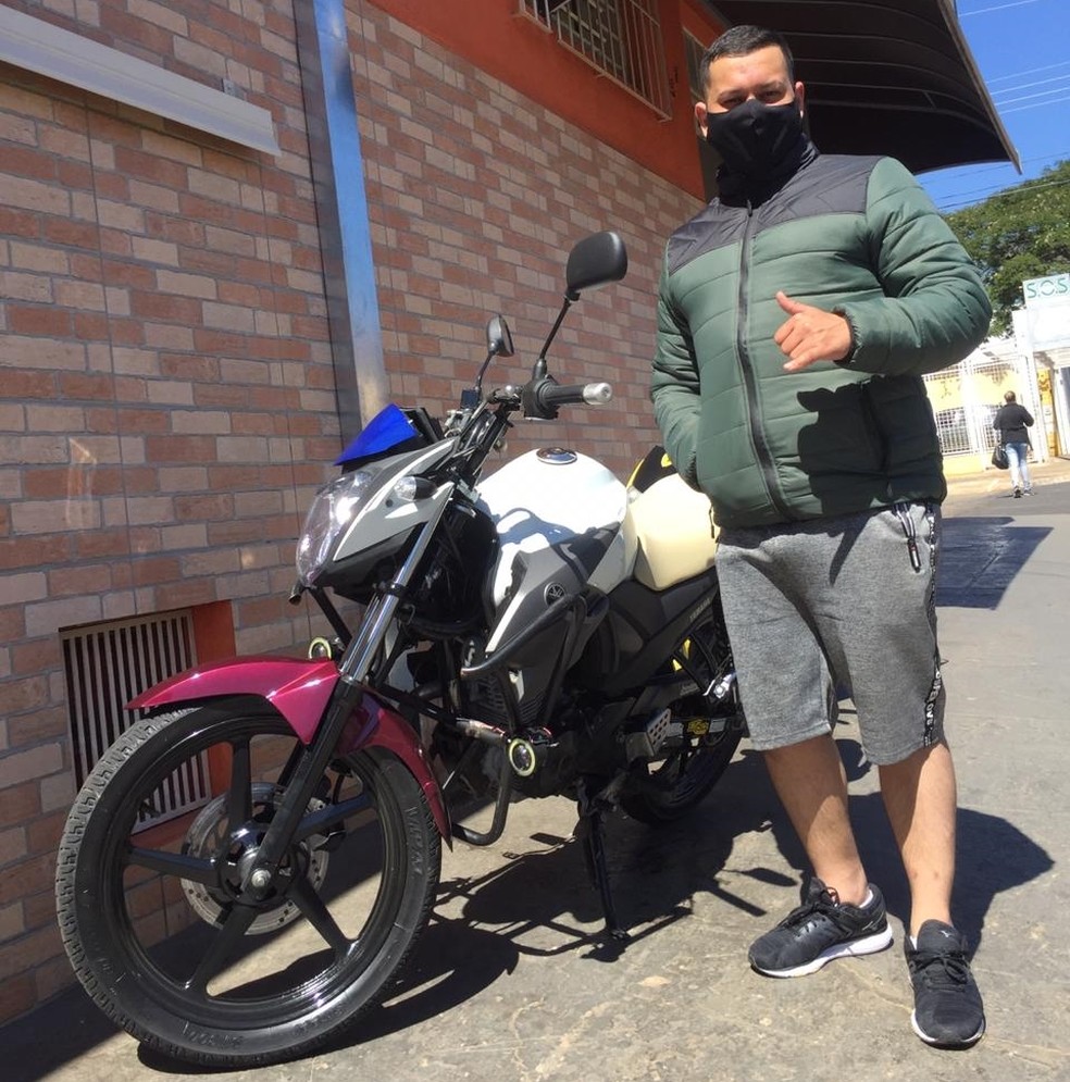 Motoboy de Itapetininga (SP) teve motocicleta consertada após vaquinha — Foto: Arquivo Pessoal