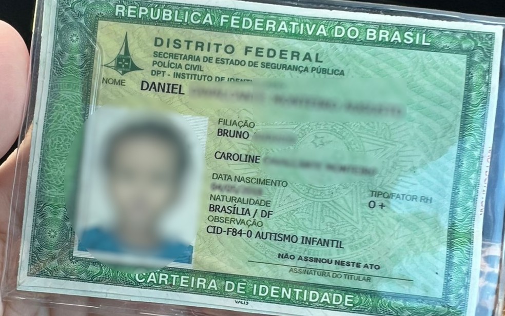 Documento que comprova o autismo do pequeno Daniel — Foto: Arquivo pessoal/Carolina Monteiro