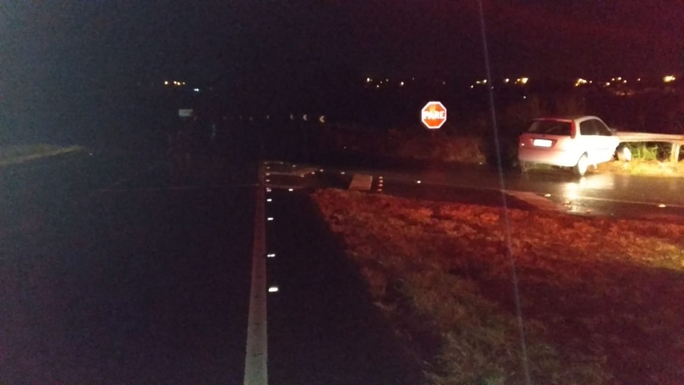 Um dos acidentes foi em Pacaembu, por volta das 23h40 — Foto: Polícia Rodoviária