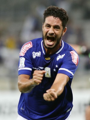 Segundo zagueiro a marcar mais gols pelo Cruzeiro, Léo elege o seu Top 5