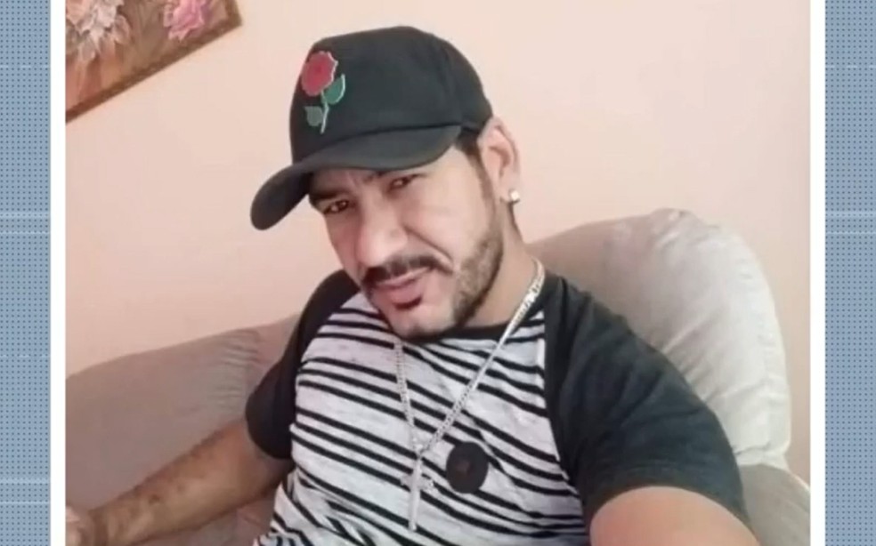 Vítima foi identificada como Elivelton da Silva Rocha; homem foi encontrado morto no próprio veículo em Riacho de Santana — Foto: Reprodução/TV Sudoeste