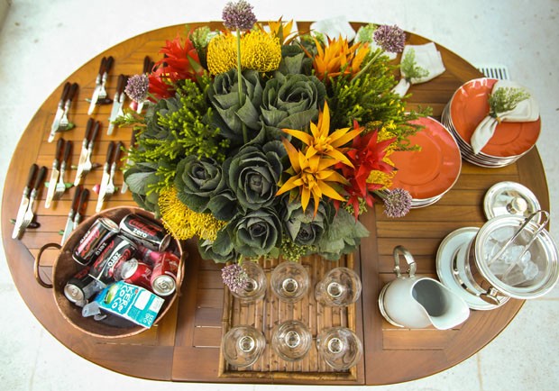 Decoração de mesa de feijoada (Foto: Karen Hofstetter / divulgação)