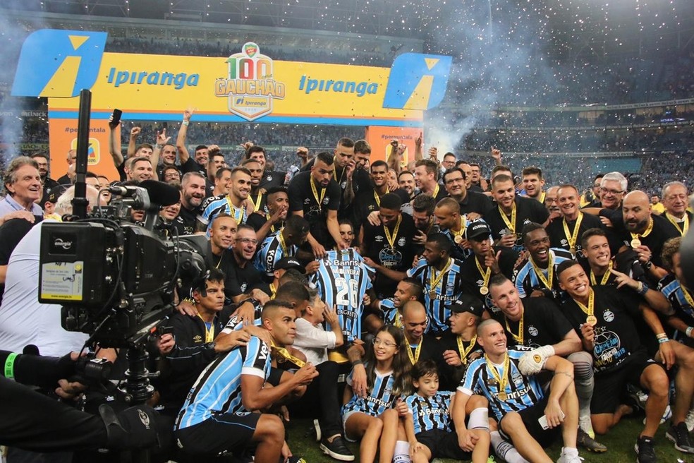 Grêmio foi campeão gaúcho em cima do Inter — Foto: Eduardo Moura / GloboEsporte.com