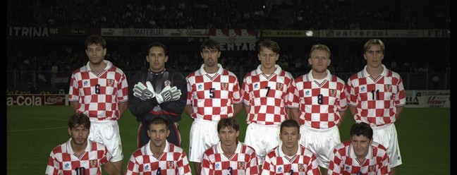 Equipe de 1995 da Croácia, uma das primeiras a usar camisa quadriculada — Foto: Getty Images