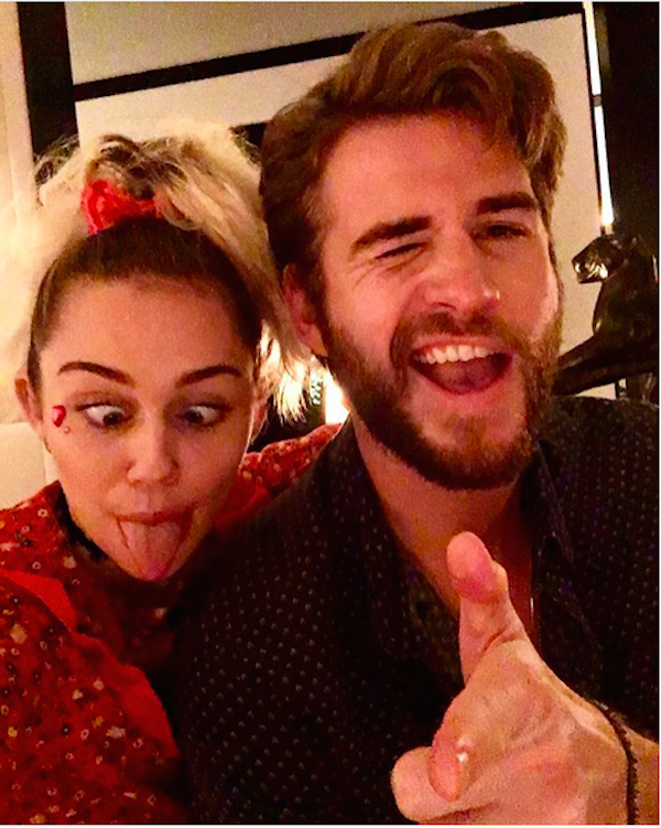 Miley Cyrus e o noivo, Liam Hemsworth (Foto: Instagram)