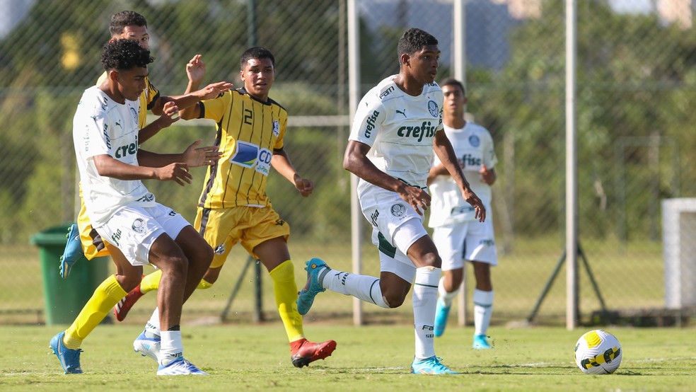Luis Guilherme em campo pelo sub-17 do Palmeiras — Foto: Fabio Menotti / Ag. Palmeiras