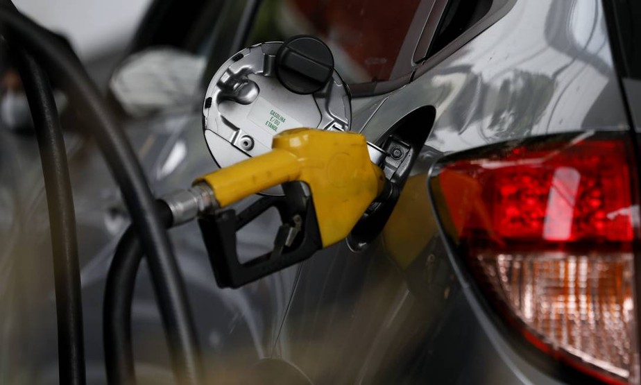 Os combustíveis têm atualmente parcela significativa de seu preço composto por impostos federais e estaduais, como o ICMS