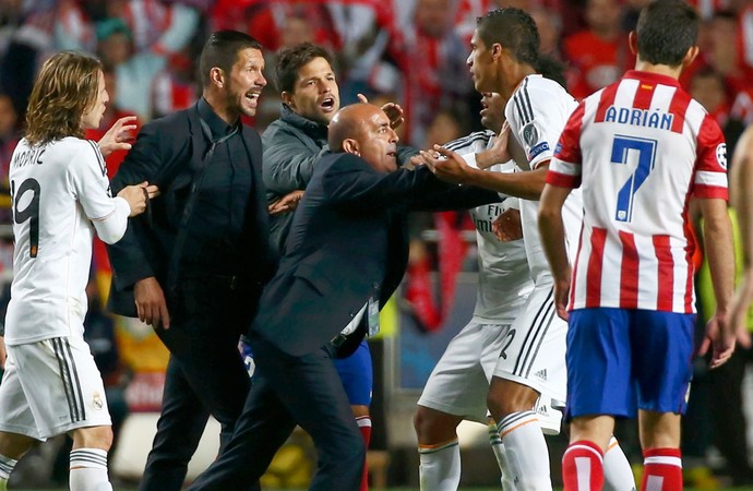 Simeone e Varane Real Madrid e Atlético de Madrid (Foto: Agência Reuters)