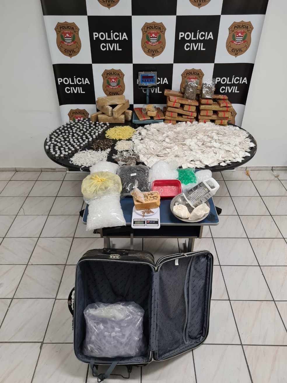 Pol&iacute;cia Civil desativa dep&oacute;sito e apreende 40 kg de drogas em SP &mdash; Foto: Divulga&ccedil;&atilde;o/Pol&iacute;cia Civil