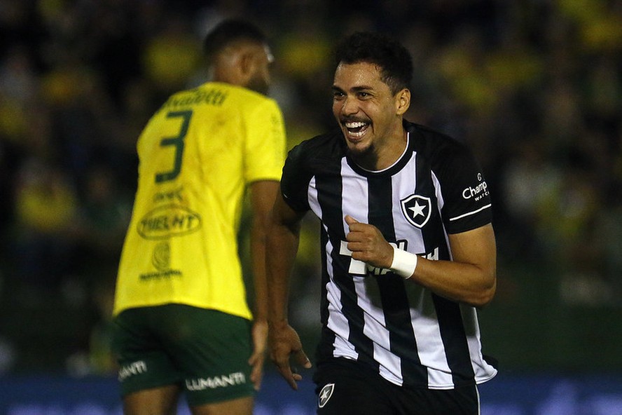 Eduardo marcou os dois gols do Botafogo na vitória sobre o Ypiranga, em Erechim-RS