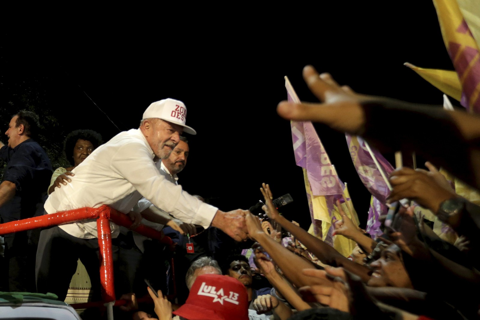 Lula participa de ato de campanha em Padre Miguel, na Zona Oeste do Rio. — Foto: Domingos Peixoto