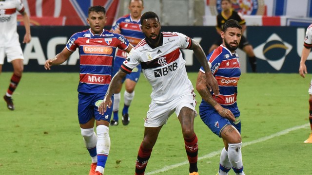 Gérson, do Flamengo, na partida contra o Fortaleza no Castelão