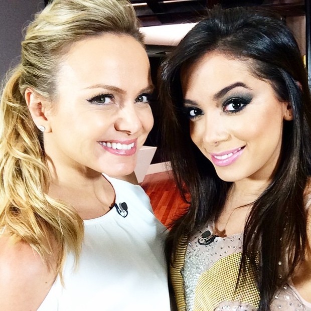 Eliana e Anitta em bastidores de show em boate em São Paulo (Foto: Instagram/ Reprodução) Eliana e Anitta em bastidores de show em boate em São Paulo (Foto: Instagram/ Reprodução)