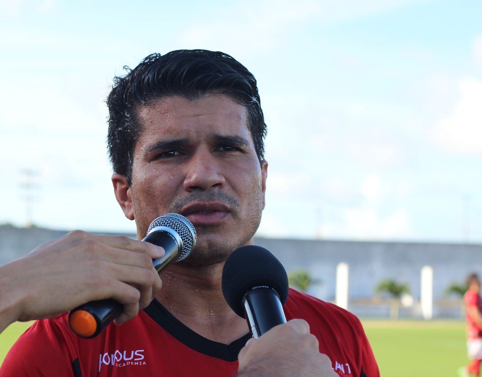 Fernando Pires foi liberado durante o Carnaval, assim como o restante do elenco, mas não se reapresentou na última segunda-feira (Foto: Cisco Nobre / GloboEsporte.com)