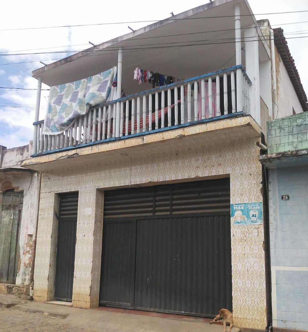 Casa do vereador em Itapebi, onde ocorreu o disparo que atingiu o filho dele de 12 anos — Foto: Taísa Moura/TV Santa Cruz