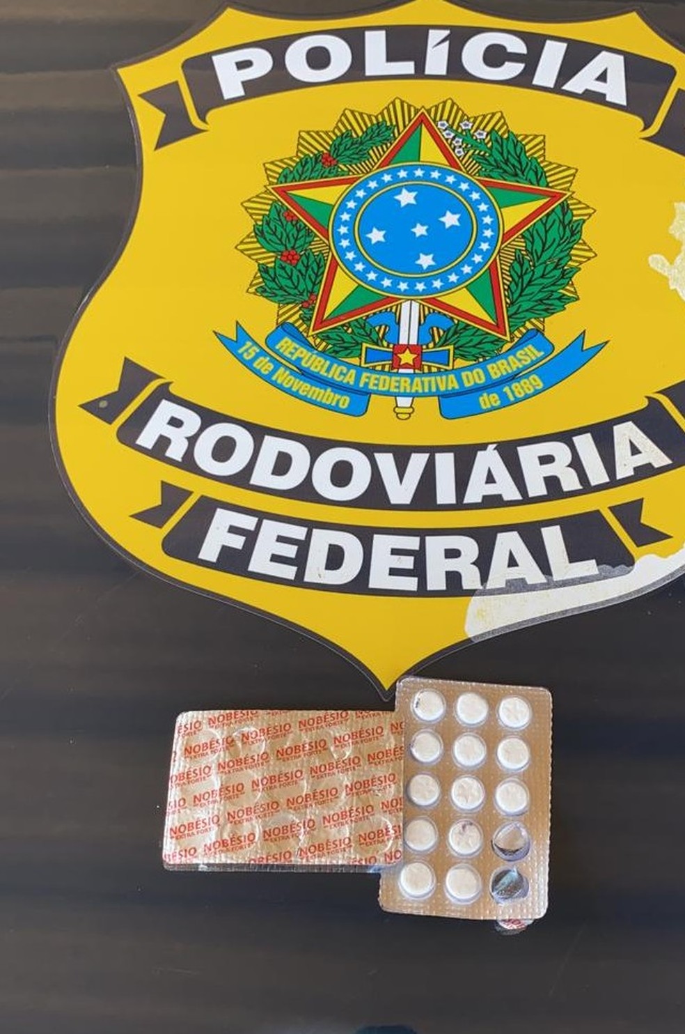 Caminhoneiro é flagrado pela PRF com 28 comprimidos de 
