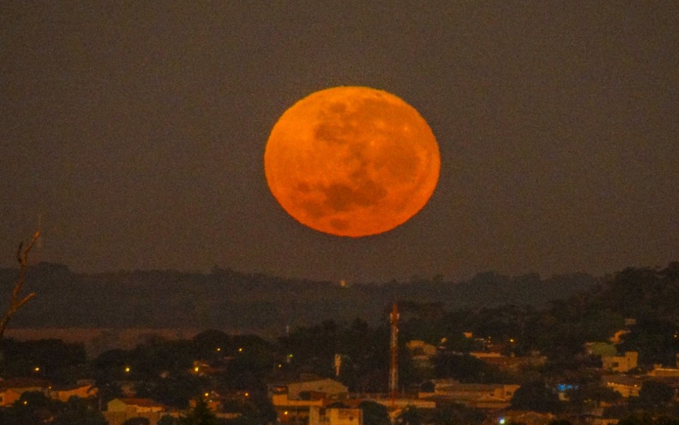 Lua cheia vista em Goiânia na terça-feira, 12 de julho de 2022 — Foto: Reprodução/Clayton Gubio