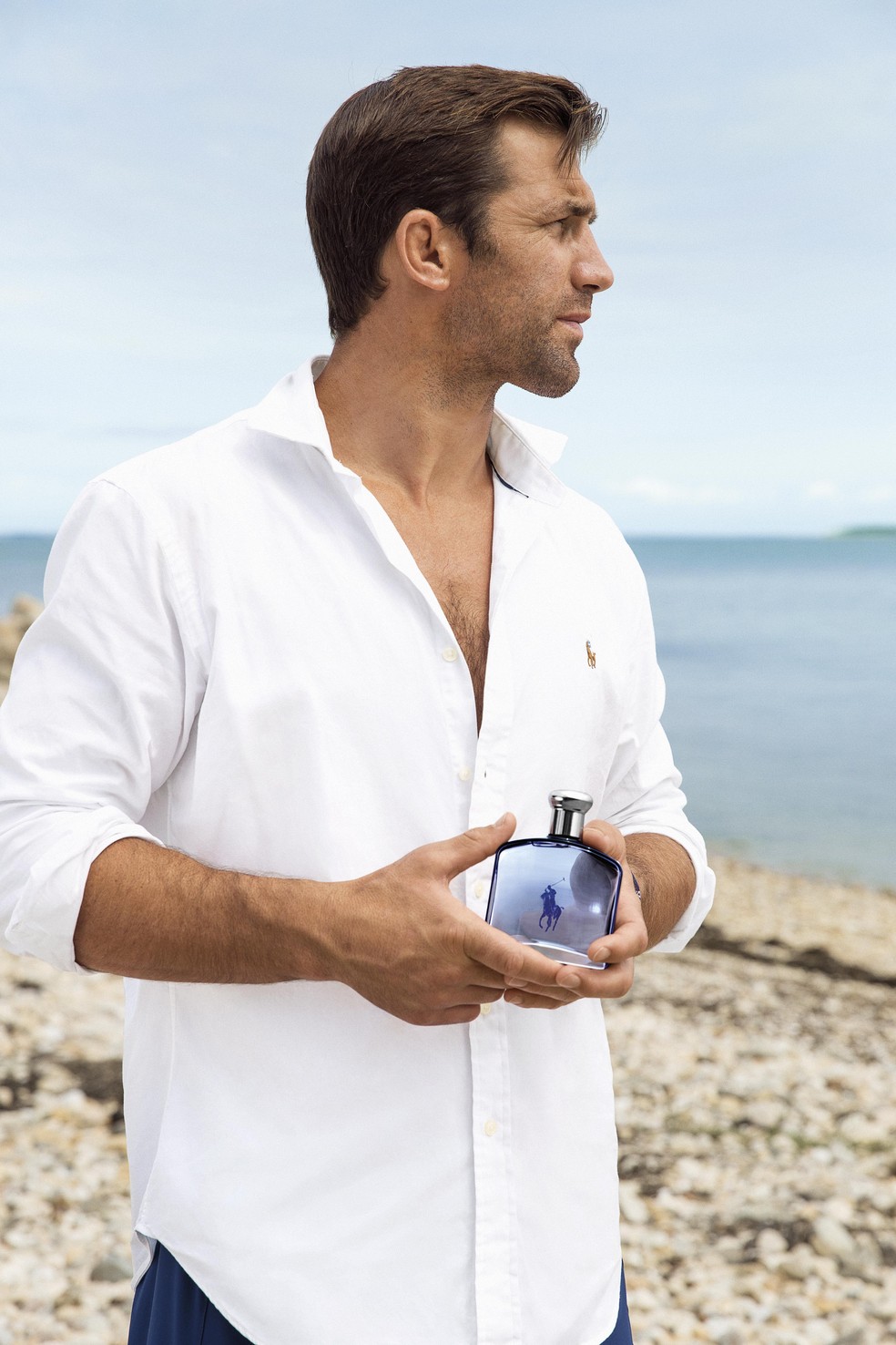 Uma das fotos da campanha do perfume Polo Blue com Luke Rockhold como modelo (Foto: Divulgação)
