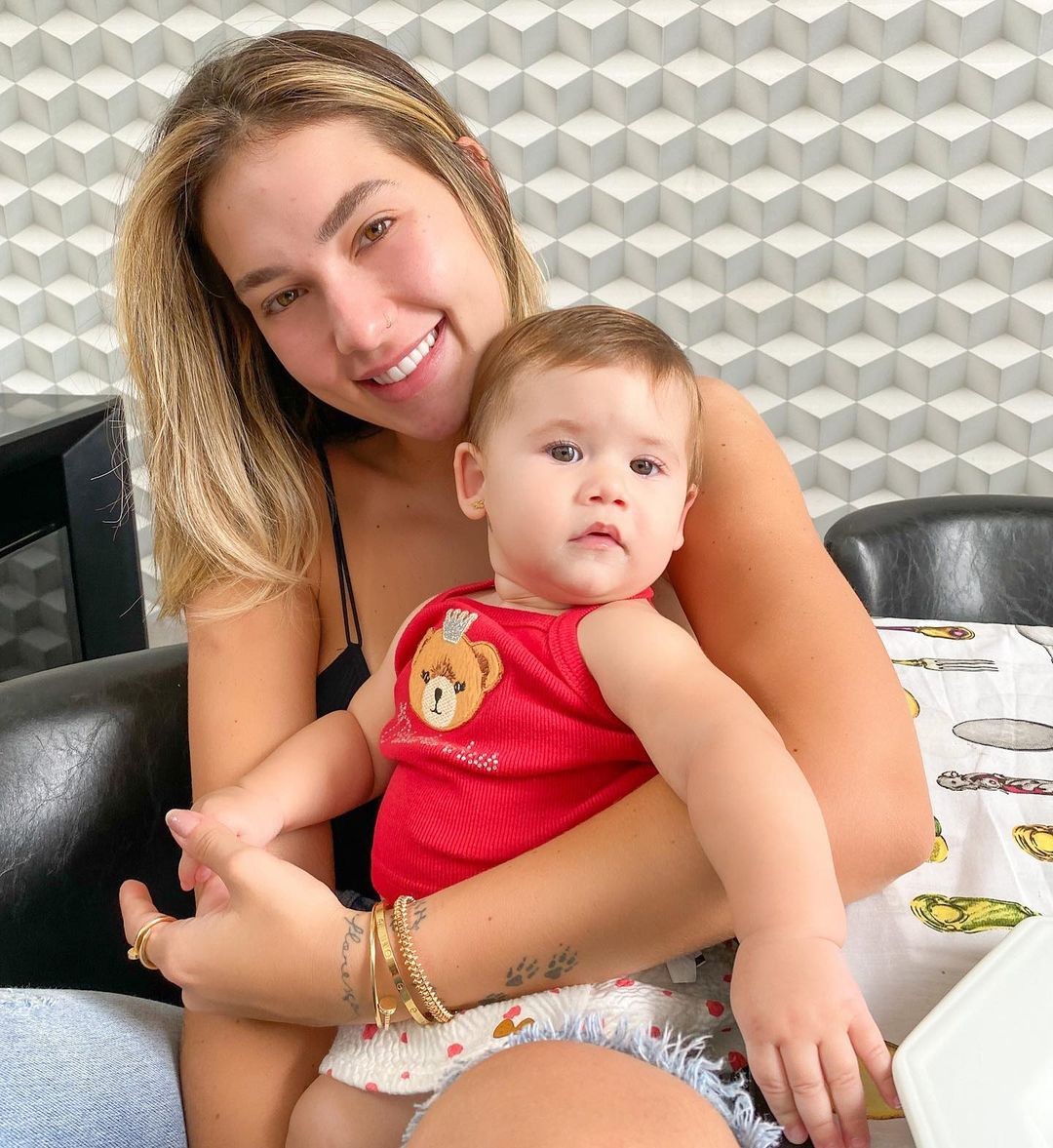 Virgnia Fonseca surpreende ao posar perto da filha, Maria Alice (Foto: Reproduo / Instagram)