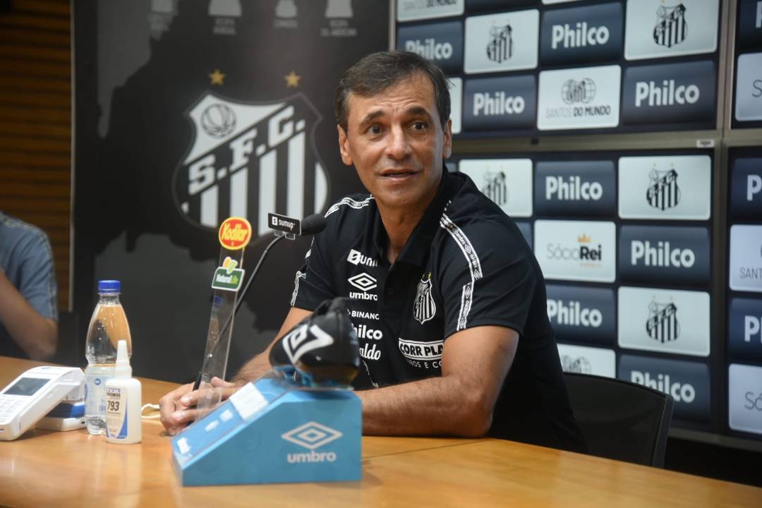 Apresentação de Fabián Bustos, técnico do Santos