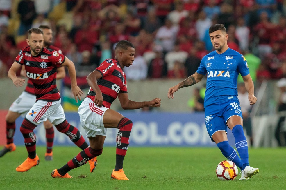 Jean Lucas foi titular no jogo de ida, na vaga de Paquetá (Foto: IDE GOMES/FRAMEPHOTO/ESTADÃO CONTEÚDO)