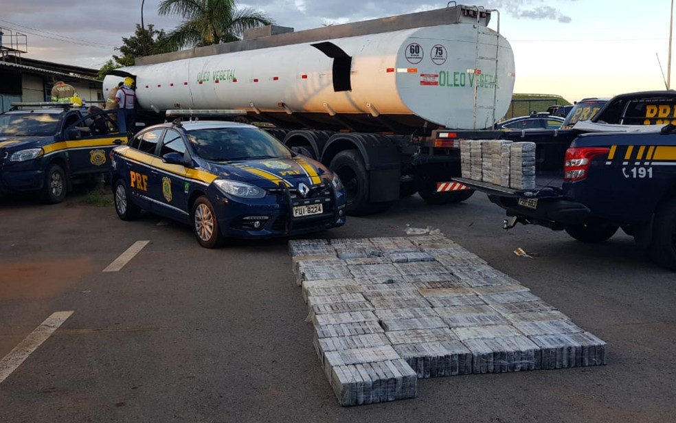 Mais de uma tonelada de cocaína é apreendida pela PRF, em Goiás  — Foto: Divulgação/PRF