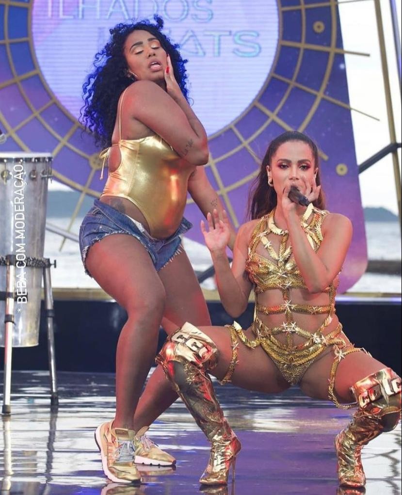 Dançarina de Anitta em live no reality da cantora, 'Ilhados com Beats' (Foto: Divulgação)