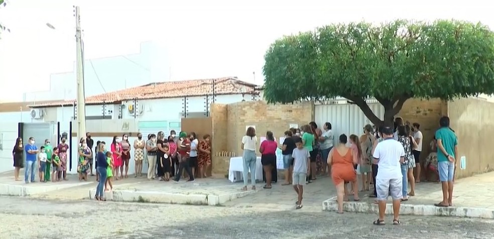 Casa em que a família morava em Patos, no Sertão da Paraíba — Foto: TV Sol/Reprodução
