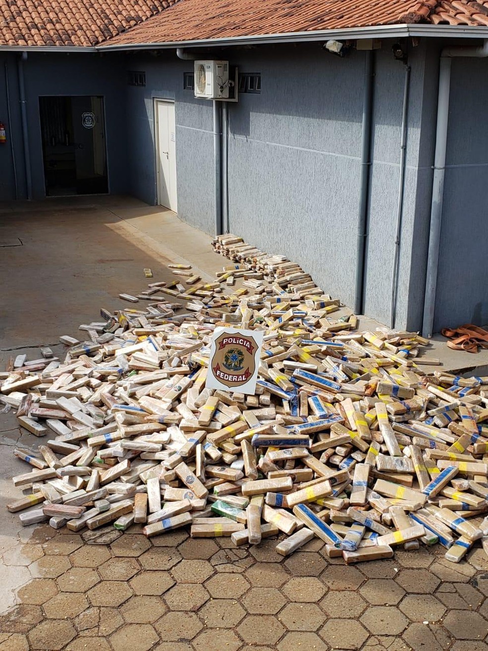 Motorista de 29 anos confessou o tr&Atilde;&iexcl;fico em MS e foi preso em flagrante &acirc;?? Foto: Pol&Atilde;&shy;cia Federal/Divulga&Atilde;&sect;&Atilde;&pound;o