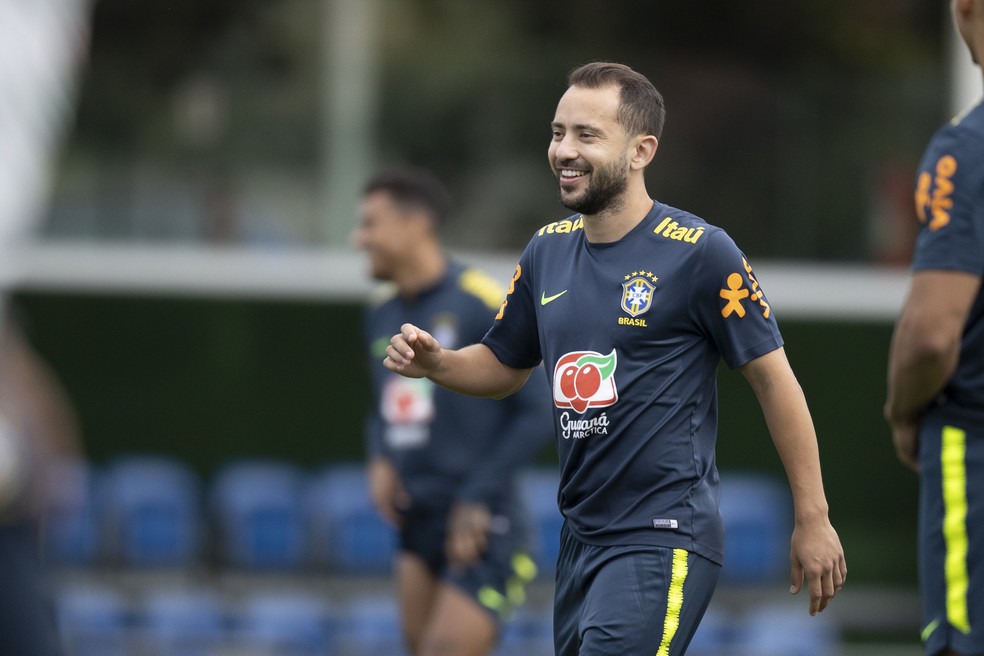 Everton Ribeiro Brasil pela seleção brasileira — Foto: Lucas Figueiredo/CBF