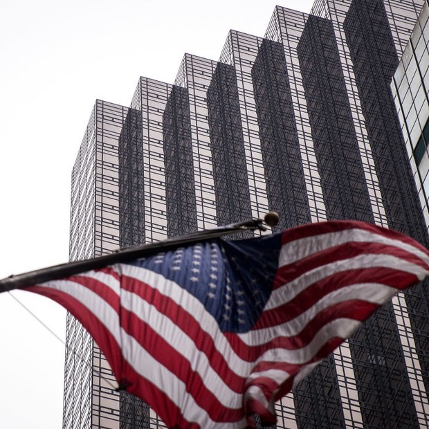 Bandeira dos Estados Unidos é vista em Nova York ; economia americana ; PIB dos EUA ;  (Foto: Drew Angerer/Getty Images)