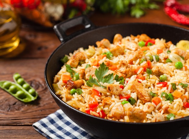 Brown rice with chicken and vegetables (Photo: Disclosure)