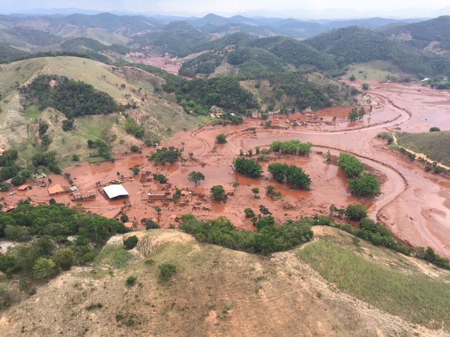 Barragem pertencente à mineradora Samarco se rompeu no distrito de Bento Rodrigues, zona rural a 23 quilômetros de Mariana, em Minas Gerais