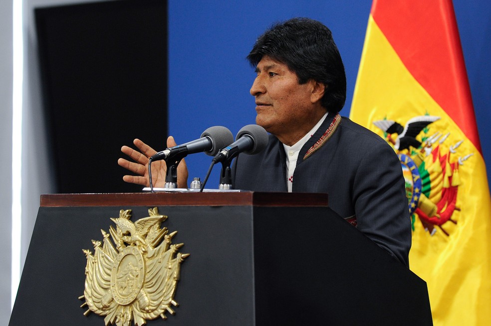 O presidente da Bolívia Evo Morales fala durante uma coletiva de imprensa em La Paz, na quinta (31) — Foto: Jorge bernal/AFP