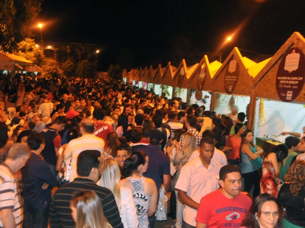 Banda de pagode Só Pra Contrariar anima o penúltimo dia do Festival  Gastronômico de Taquaruçu - Notícias