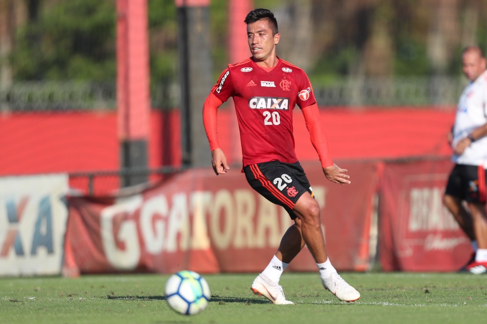 Fernando Uribe ainda n&atilde;o deslanchou no Flamengo &mdash; Foto: Gilvan Souza / Flamengo