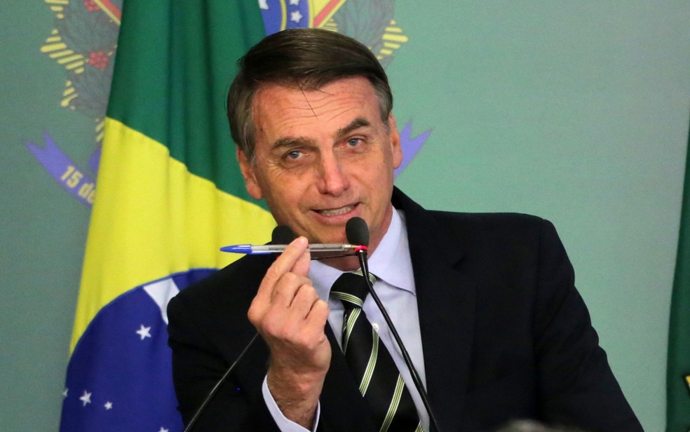 O presidente Jair Bolsonaro em imagem de arquivo, quando assinou primeira versÃ£o do decreto que flexibilizou a posse de armas â€” Foto: FÃ¡tima Meira/Futura Press/EstadÃ£o ConteÃºdo