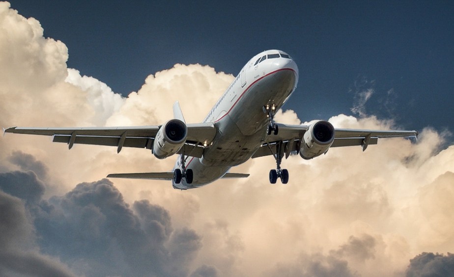 O motor de um voo internacional equivale ao diâmetro de um avião que viaja somente pelo país
