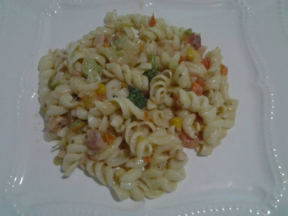 Macarrao Ao Molho Branco Com Bacon E Vegetais Rapidinho Receitas Gshow Gshow