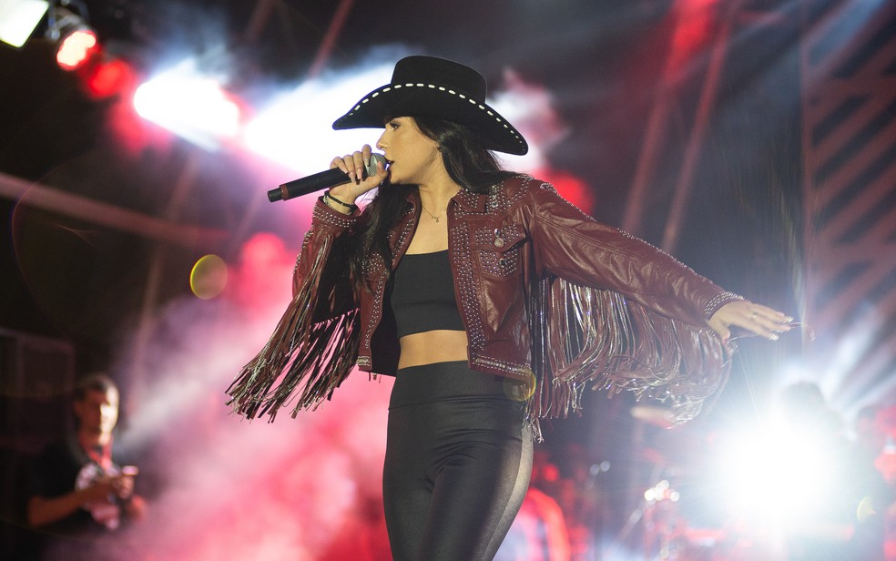 Ana Castela encantou fãs no Palco Amanhecer na Festa do Peão de Barretos 2022 — Foto: Érico Andrade/g1