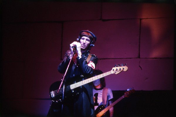 Nos anos 1980, o cantor se posicionou contra o governo britânico (Foto: Reprodução/PinkFloyded)