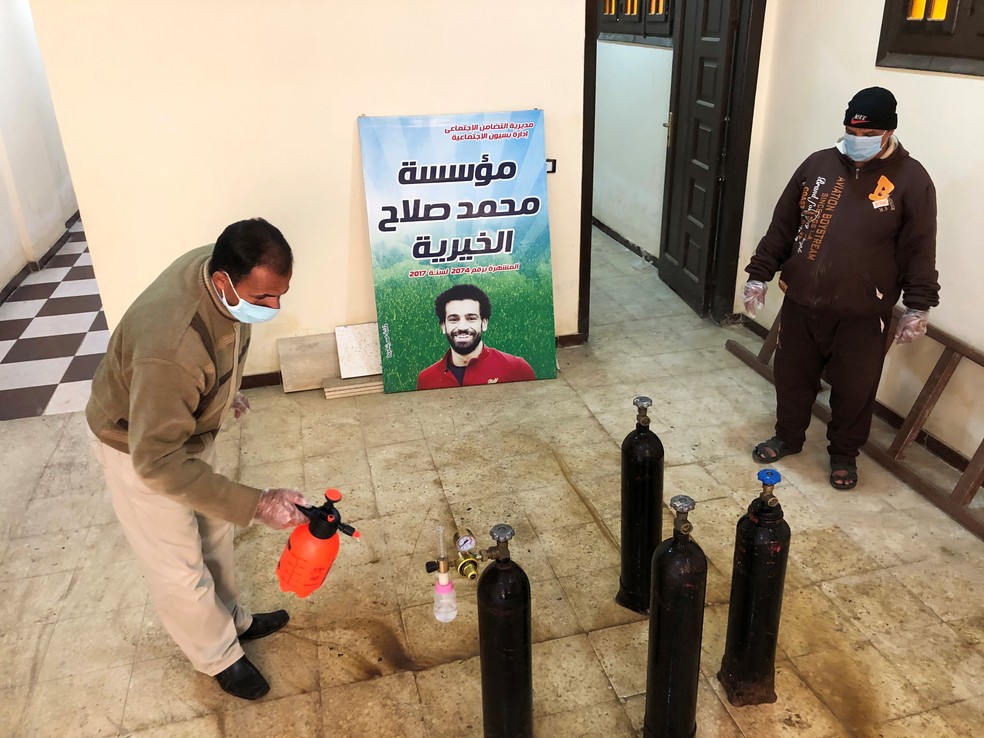 Salah fez doação de tanques de oxigênio para hospitais da sua cidade natal, no Egito  — Foto: REUTERS/Ahmed Fahmy