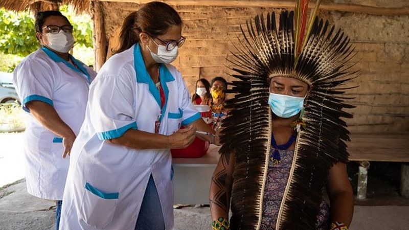 Os indígenas foram um dos primeiros grupos contemplados na vacinação contra a covid-19 (Foto: Getty Images via BBC)