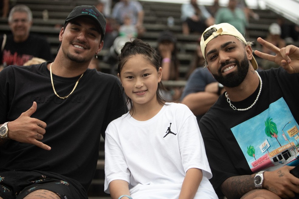 Medina e Gabigol com Ginwoo Onodera &mdash; Foto: Thiago da Luz