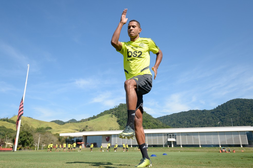 Lateral fez treinos f�sicos separadamente ao elenco � Foto: Alexandre Vidal / Flamengo