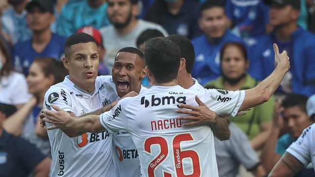 Ademir comemora gol do Atlético-MG contra o Emelec