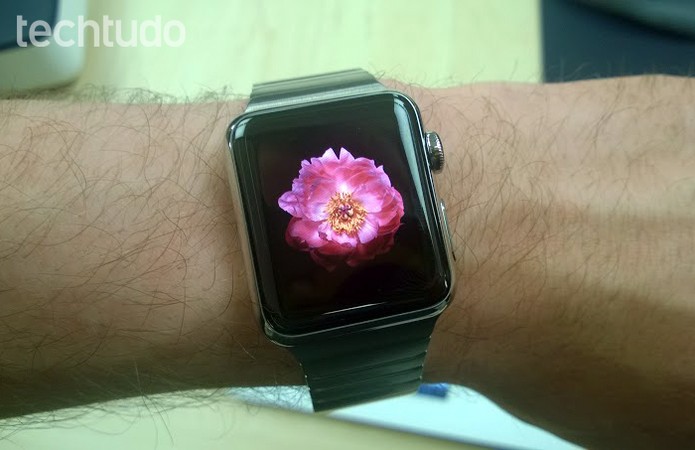 Na lateral do Apple Watch h? um bot?o 'Home' girat?rio (Foto: Elson de Souza/TechTudo)