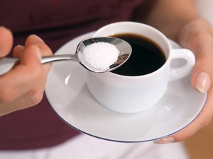 Café com açúcar (Foto: MAY/BSIP/Arquivo AFP)