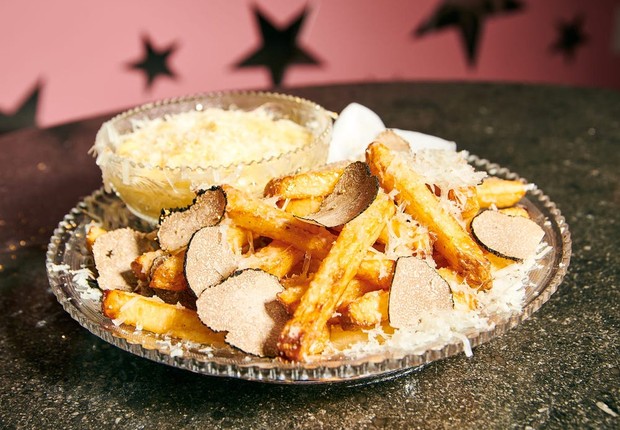 Restaurante Serendipity3, em Nova York, oferece as batatas fritas mais caras do mundo com direito a ouro em pó (Foto: Reprodução/Serendipity3)